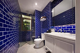 全蓝色瓷砖墙卫生间装修