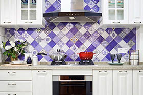 紫色墙瓷砖厨房装修